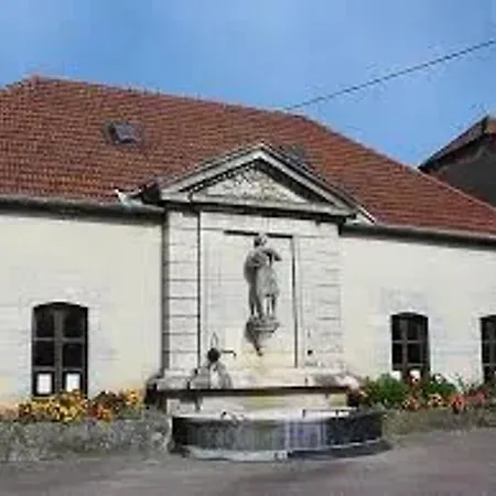 Maison Cosy Avec Piscine A Liffol-le-grand, 42 M² Prázdninový dům *