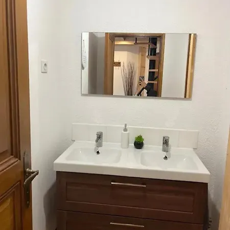 Maison Cosy Avec Piscine à Liffol-le-grand, 42 M²