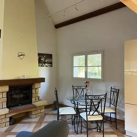 Casa vacanze Maison Cosy Avec Piscine à Liffol-le-grand, 42 M²