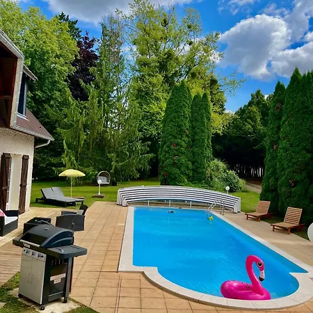 Casa vacanze Maison Cosy Avec Piscine à Liffol-le-grand, 42 M² Liffol-le-Grand
